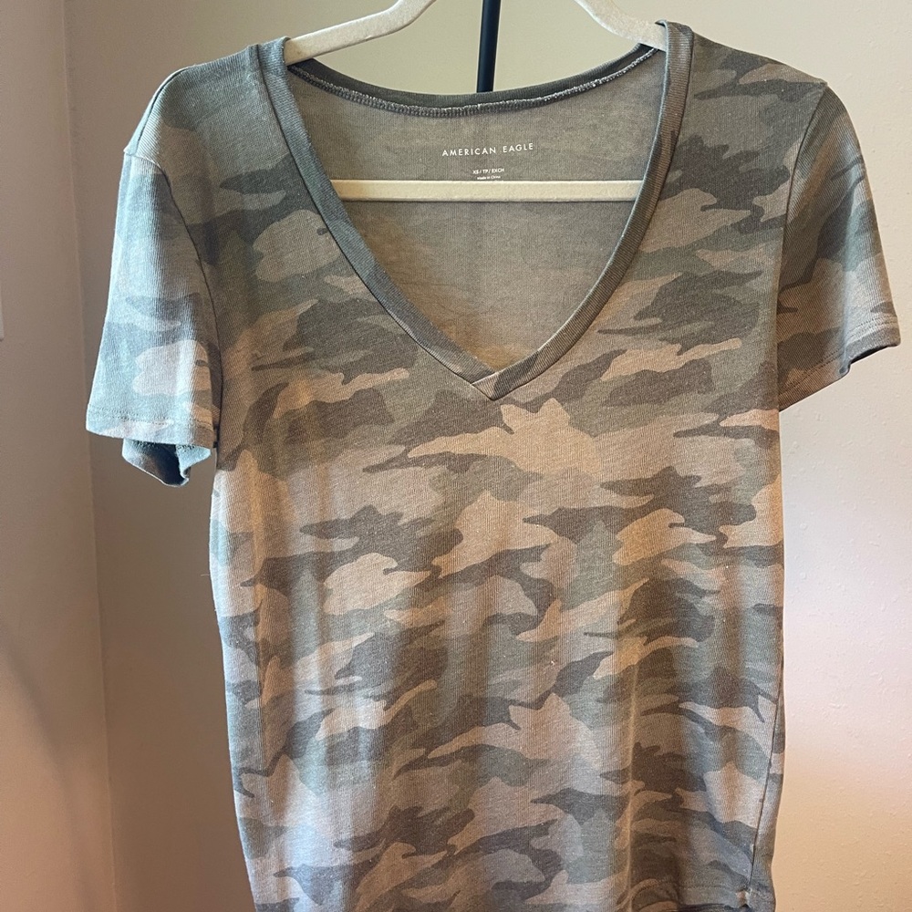 American Eagle camo tee